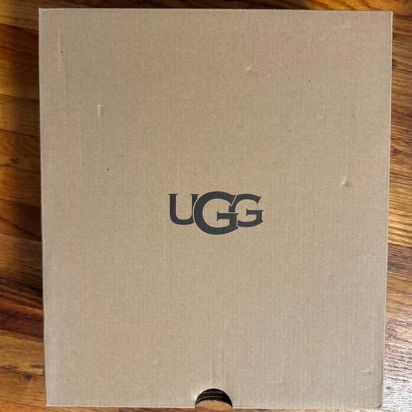 Ugg boot - Picture 1 of 5